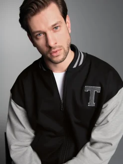 Collegejacke mit praktischen Eingrifftaschen Schwarz