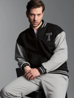 Collegejacke mit praktischen Eingrifftaschen Schwarz
