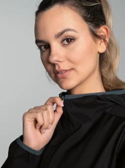 Dünne Kapuzenjacke mit praktischen Taschen Schwarz