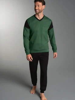Schlafanzug in modischem Design Efeu