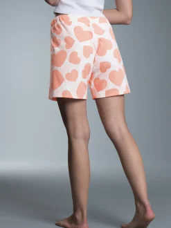 Shorts mit Allover Herzchen-Print Weiss